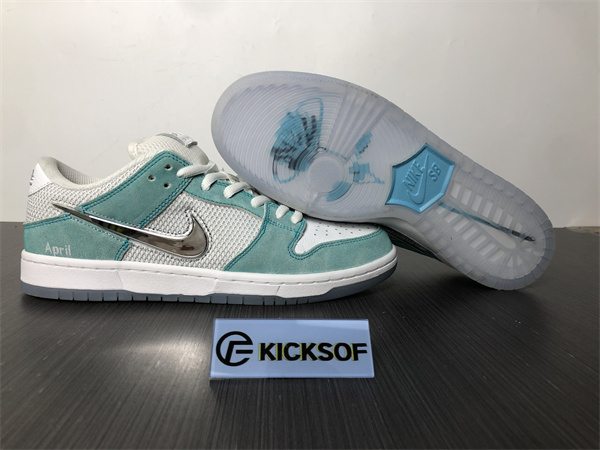 Nike SB Dunk Low FD2562-400