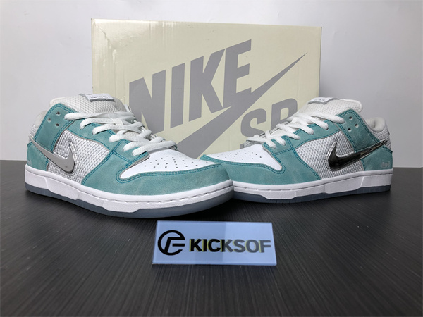 Nike SB Dunk Low FD2562-400