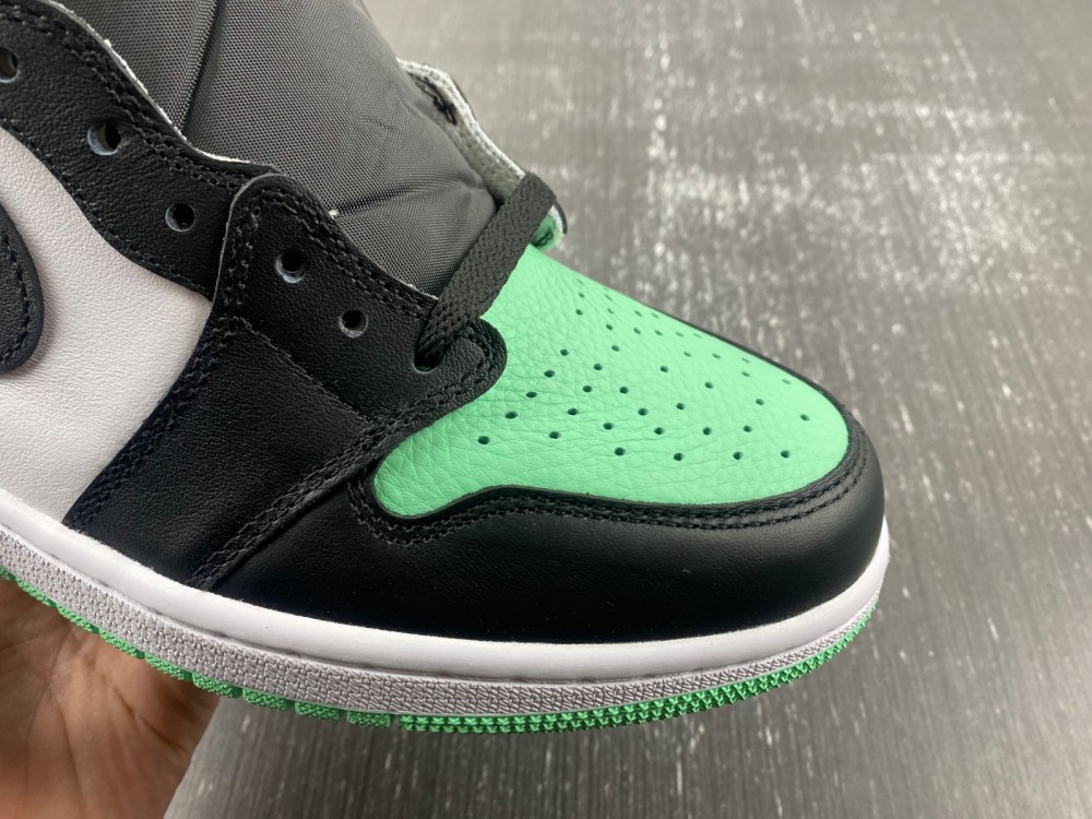 Air Jordan 1 High OG “Green Glow”DZ5485-130
