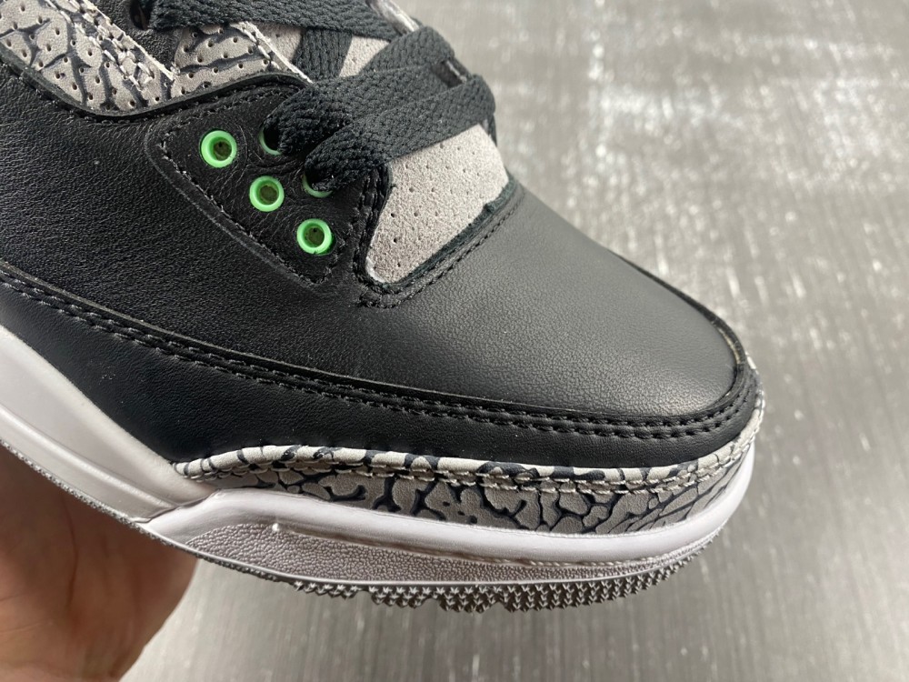Air Jordan 3 “Green Glow”CT8532-031