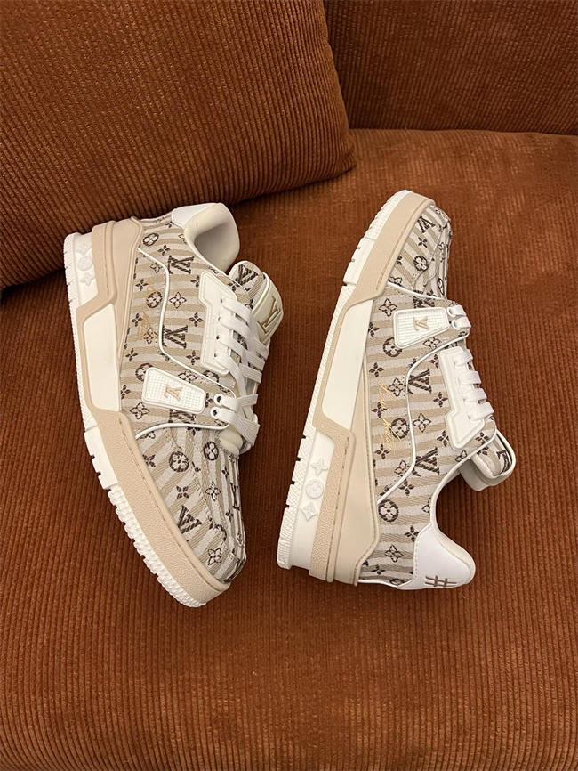 Lv Trainer Sneaker 80