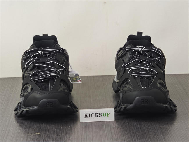 BLCG TRACK SNEAKER 555036W2GB11000 with LED