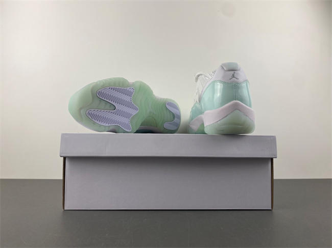 Air Jordan 11 Low “Igloo”