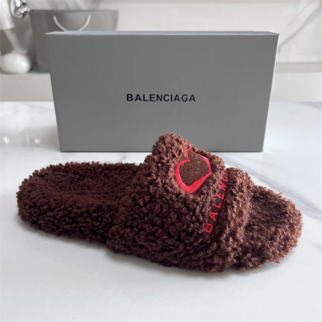 BLCG SLIPPERS