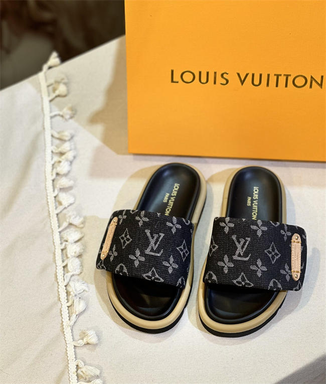 LV SLIPPERS