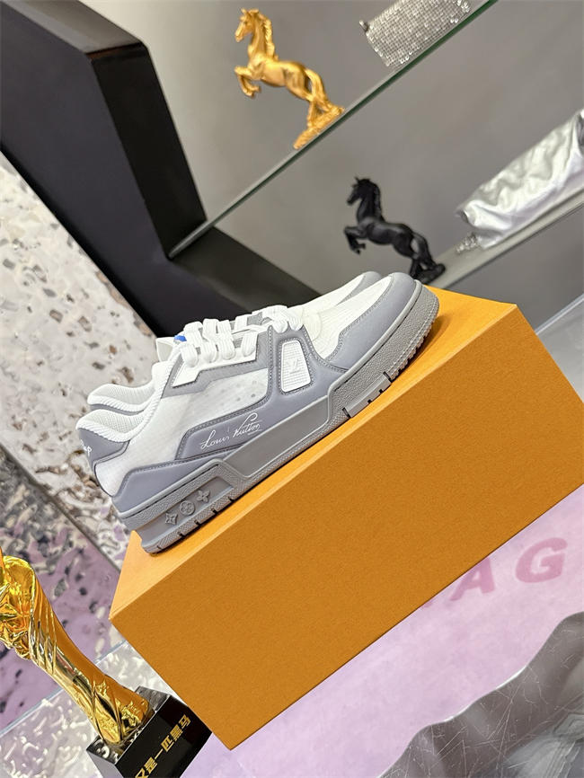 Lv Trainer Sneaker
